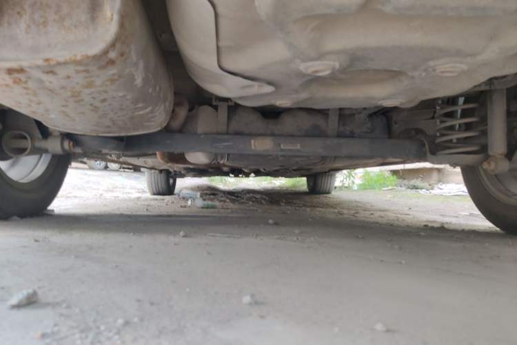 Used Baojun 630 2013 1.5L manual standard version Chassis Rear