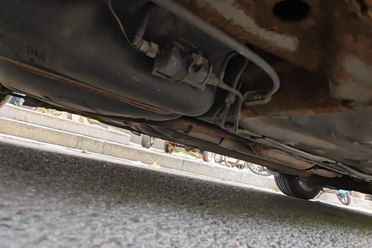 Used Baojun 630 2013 1.5L manual standard version Chassis Rear Right