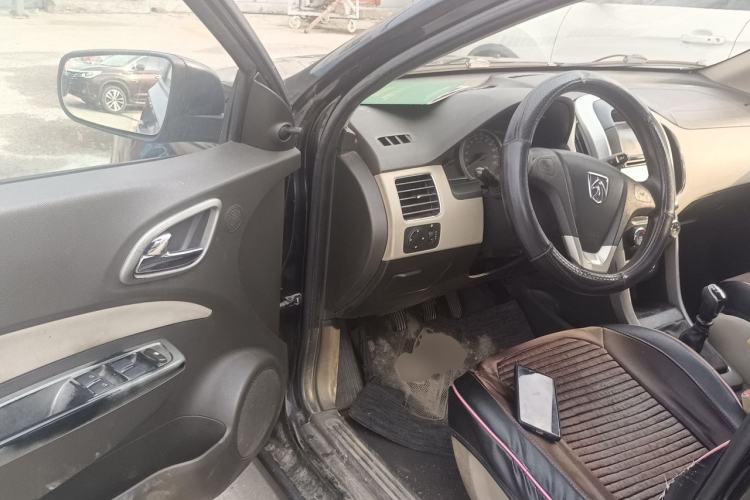 Used Baojun 630 2013 1.5L manual standard version Driver Seat