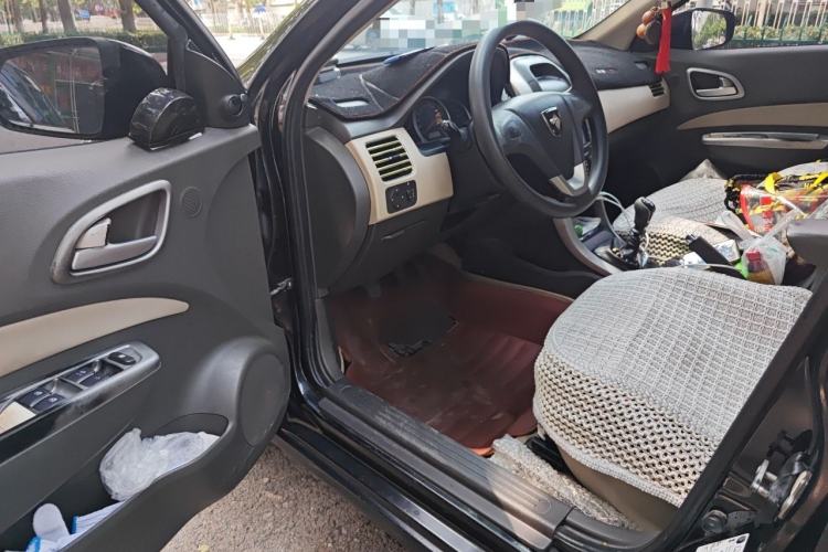 Used Baojun 630 2013 1.5L manual standard version Driver Seat
