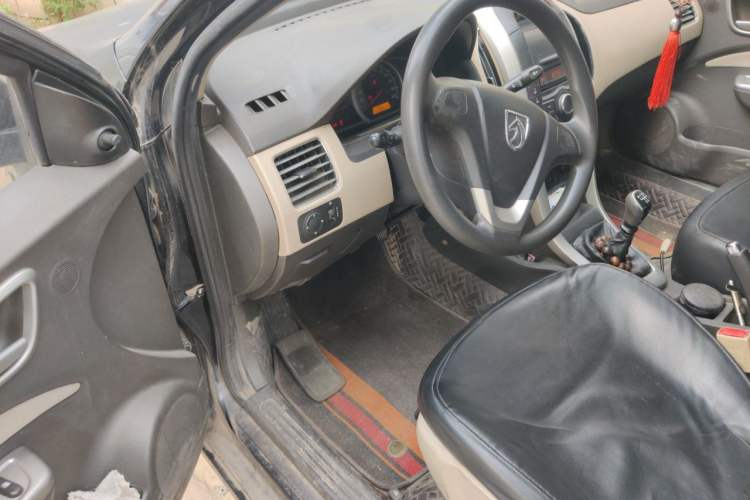 Used Baojun 630 2013 1.5L manual standard version Driver Seat
