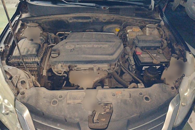 Used Baojun 630 2013 1.5L manual Elite version Engine Bay