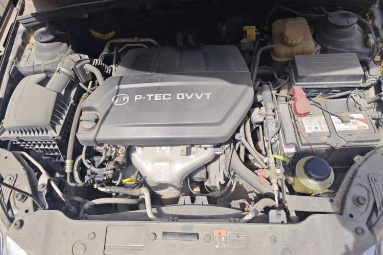 Used Baojun 630 2013 1.5L manual standard version Engine Bay