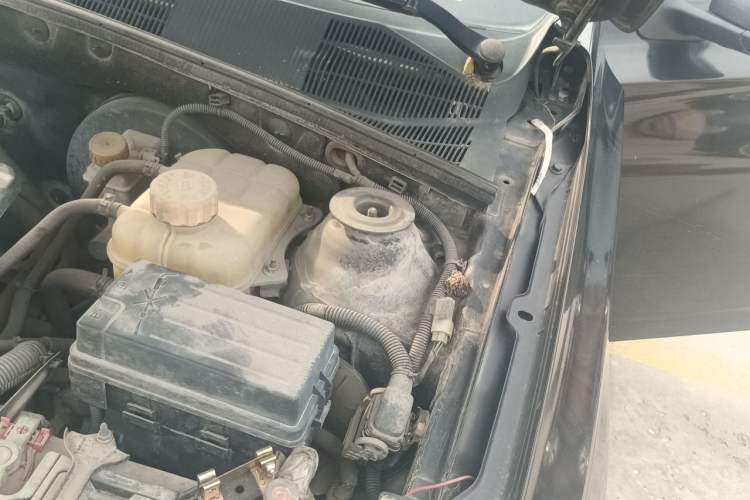 Used Baojun 630 2013 1.5L manual standard version Engine Bay Left