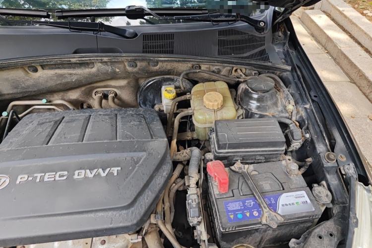 Used Baojun 630 2013 1.5L manual standard version Engine Bay Left