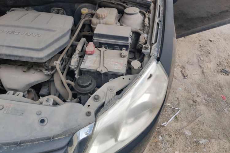 Used Baojun 630 2013 1.5L manual standard version Engine Bay Left