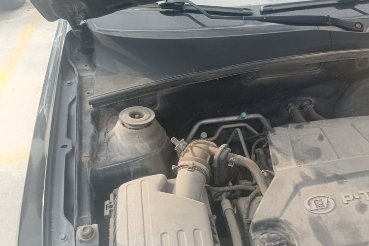 Used Baojun 630 2013 1.5L manual standard version Engine Bay Right