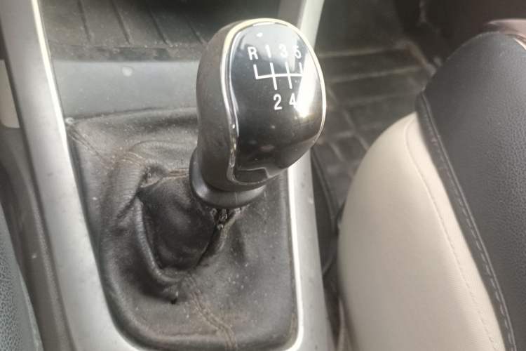 Used Baojun 630 2013 1.5L manual standard version Gear Lever