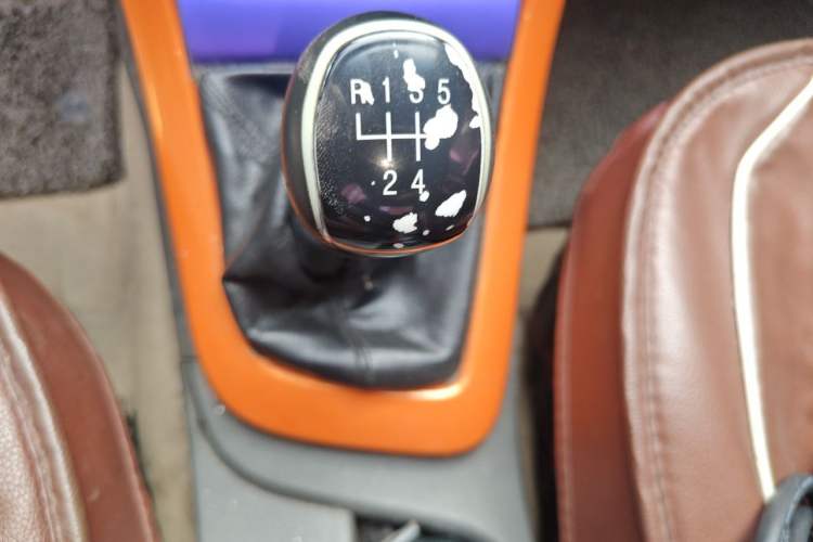 Used Baojun 630 2013 1.5L manual standard version Gear Lever