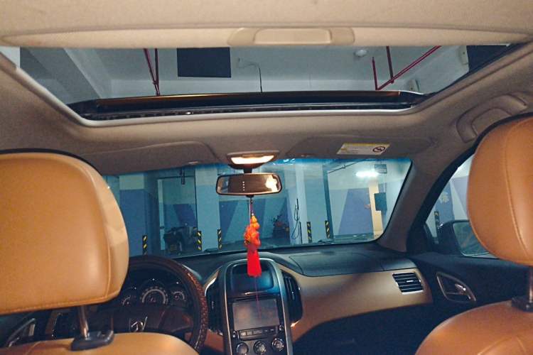 Used Baojun 630 2013 1.5L manual Elite version Headliner