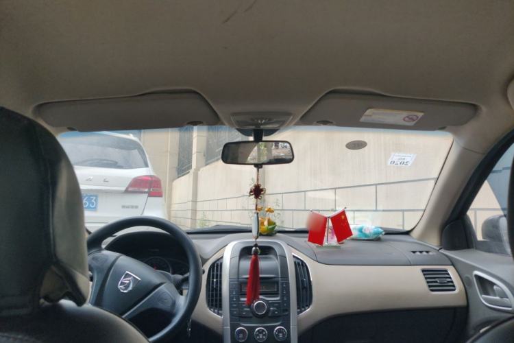 Used Baojun 630 2013 1.5L manual standard version Headliner