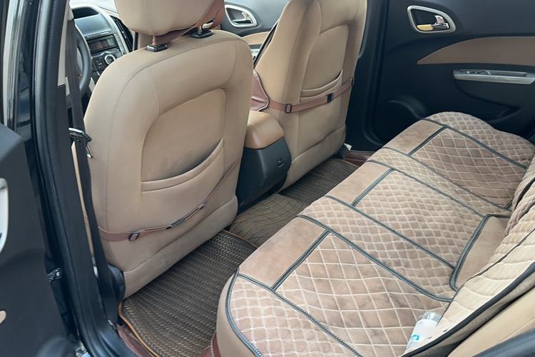 Used Baojun 630 2013 1.5L manual Comfort trim Interior 2