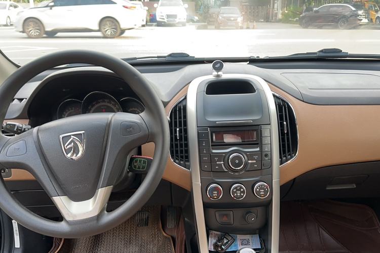 Used Baojun 630 2013 1.5L manual Comfort trim Interior 3