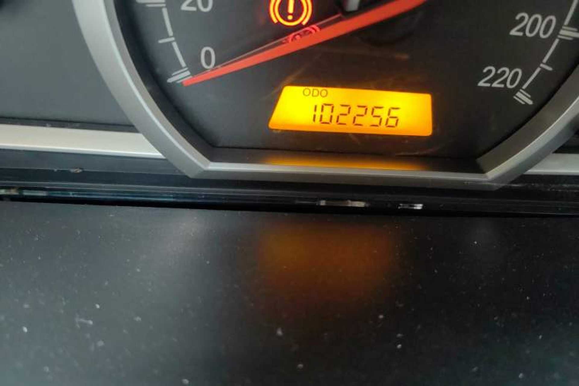 Used Baojun 630 2013 1.5L manual standard version Odometer Close Up