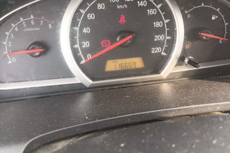 Used Baojun 630 2013 1.5L manual standard version Odometer Close Up