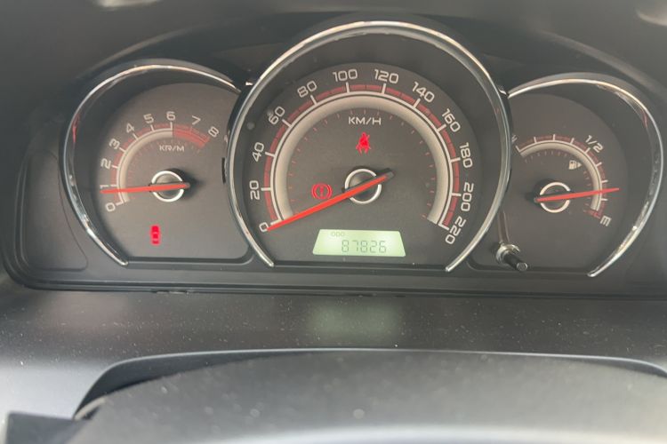 Used Baojun 630 2013 1.5L manual Comfort trim Odometer Close Up