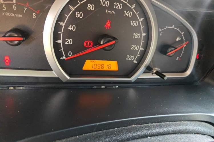 Used Baojun 630 2013 1.5L manual standard version Odometer Close Up