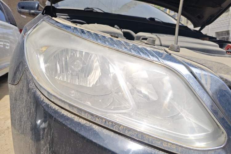 Used Baojun 630 2013 1.5L manual standard version Right Front Headlight
