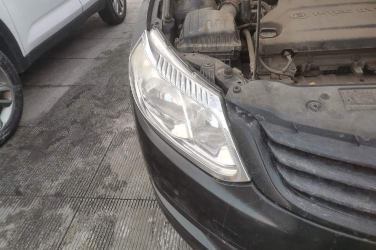 Used Baojun 630 2013 1.5L manual standard version Right Front Headlight
