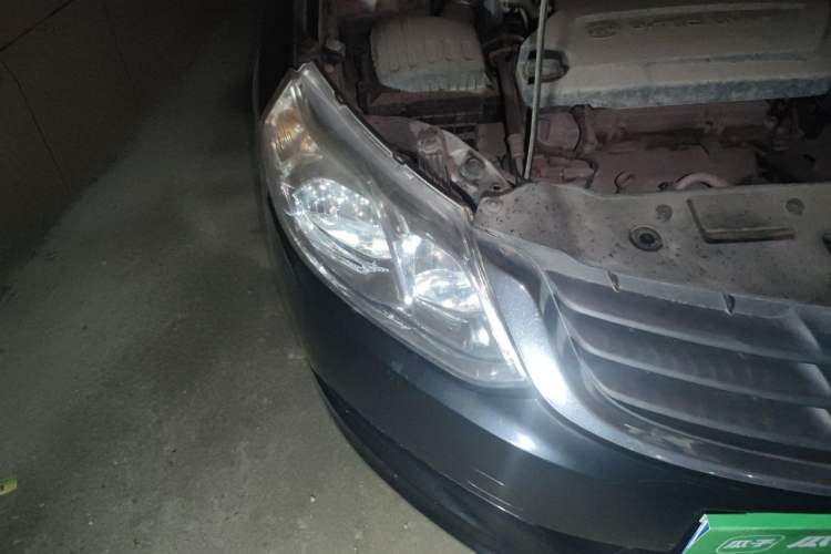 Used Baojun 630 2013 1.5L manual standard version Right Front Headlight