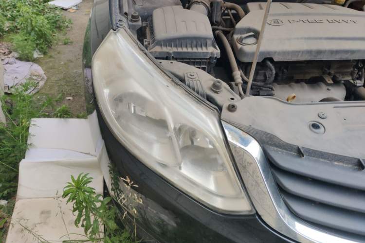 Used Baojun 630 2013 1.5L manual standard version Right Front Headlight