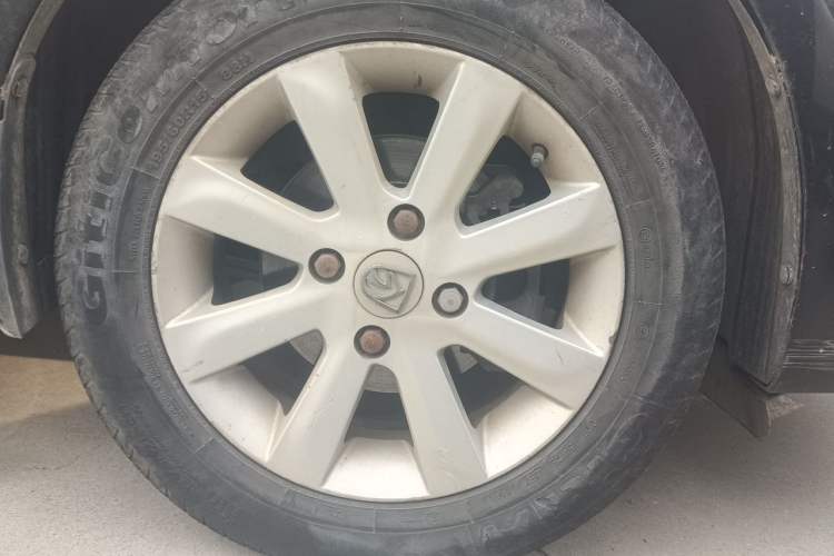 Used Baojun 630 2013 1.5L manual standard version Right Front Wheel Hub