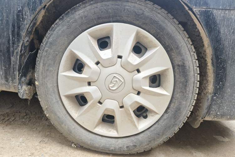 Used Baojun 630 2013 1.5L manual standard version Right Front Wheel Hub