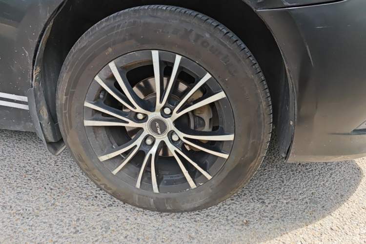 Used Baojun 630 2013 1.5L manual standard version Right Front Wheel Hub