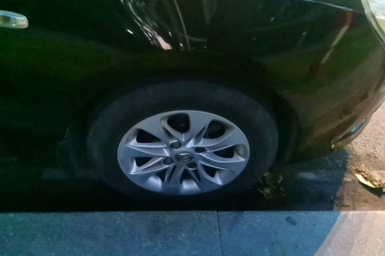 Used Baojun 630 2013 1.5L manual Comfort trim Right Front Wheel Hub