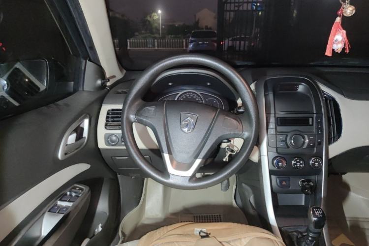 Used Baojun 630 2013 1.5L manual standard version Steering Wheel