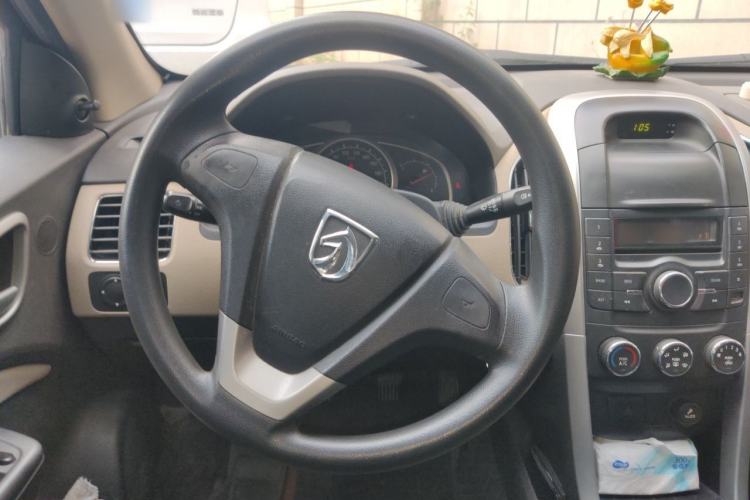 Used Baojun 630 2013 1.5L manual standard version Steering Wheel