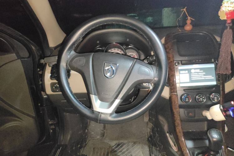 Used Baojun 630 2013 1.8L manual Comfort trim level Steering Wheel