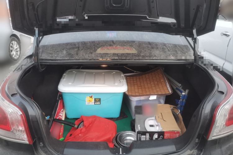 Used Baojun 630 2013 1.5L manual standard version Trunk