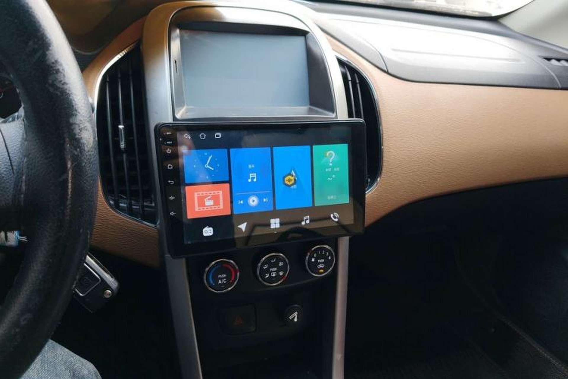 Used Baojun 630 2013 1.5L manual Elite version Center Console