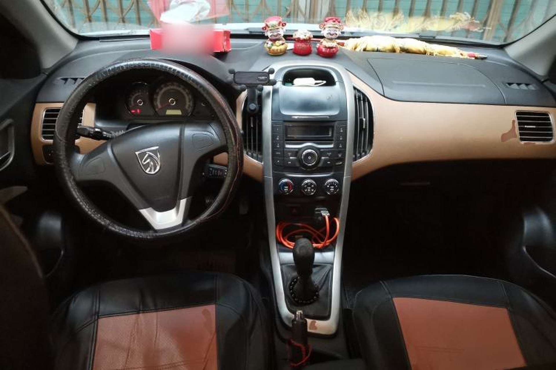 Used Baojun 630 2013 1.5L manual Comfort trim Center Console