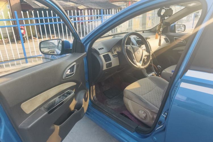 Used Baojun 630 2013 1.5L manual Entry-level trim Driver Seat