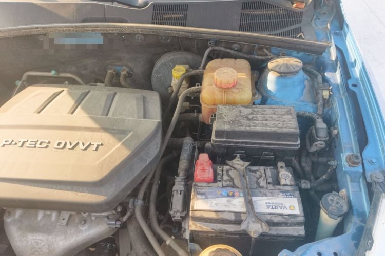 Used Baojun 630 2013 1.5L manual Entry-level trim Engine Bay Left