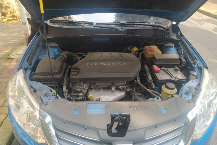 Used Baojun 630 2013 1.5L automatic comfort version Engine Bay