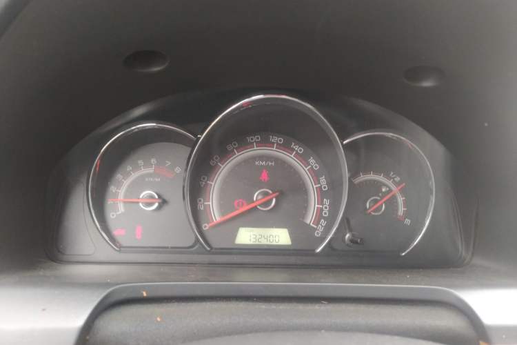 Used Baojun 630 2013 1.5L manual Comfort trim Odometer Close Up