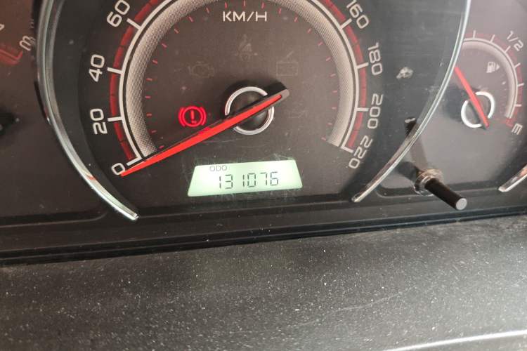 Used Baojun 630 2013 1.5L manual Comfort trim Odometer Close Up