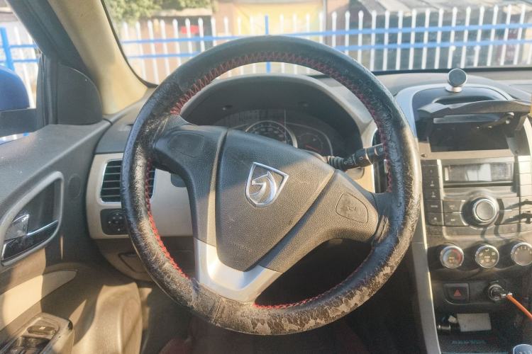 Used Baojun 630 2013 1.5L manual Entry-level trim Steering Wheel
