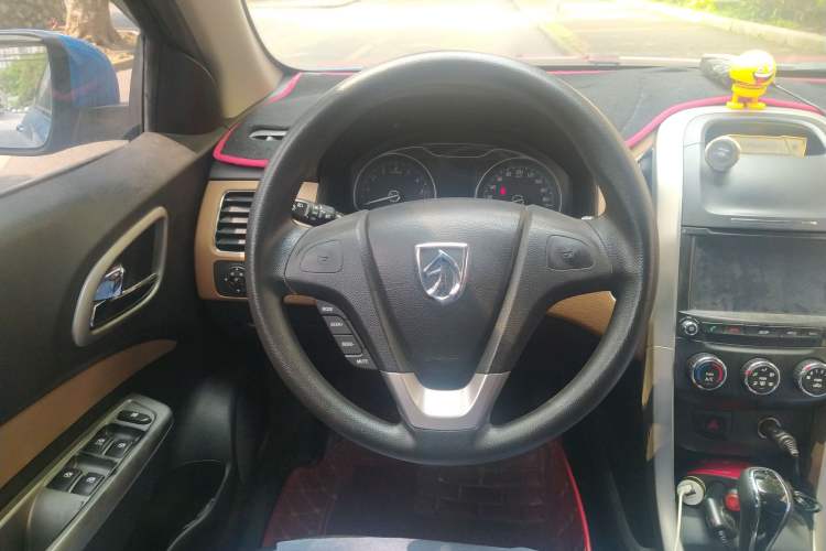 Used Baojun 630 2013 1.5L automatic comfort version Steering Wheel