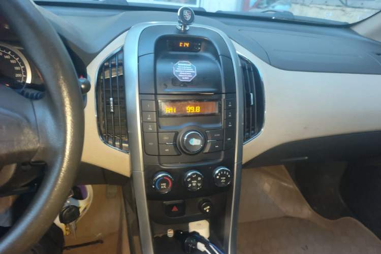 Used Baojun 630 2013 1.5L manual standard version Audio And AC Panel