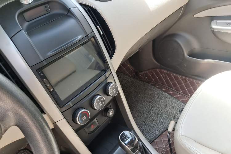 Used Baojun 630 2013 1.5L manual standard version Audio And AC Panel