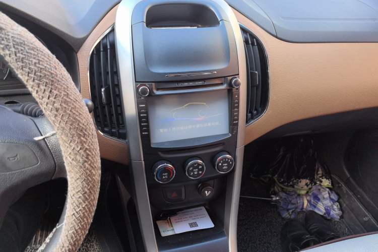 Used Baojun 630 2013 1.5L manual Comfort trim Audio And AC Panel