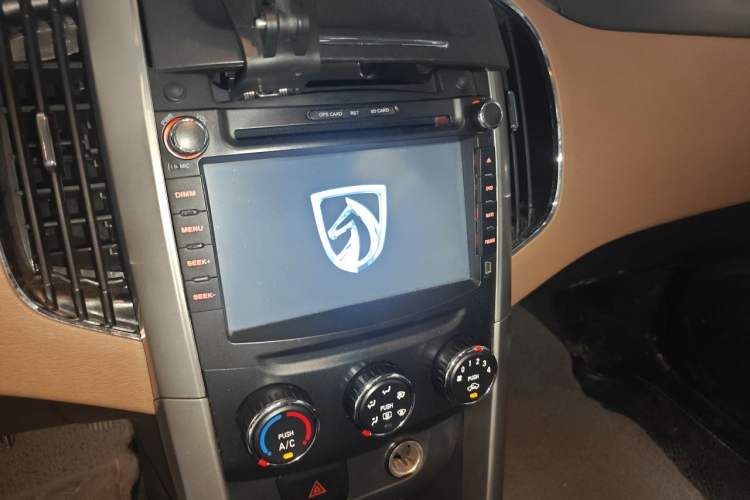 Used Baojun 630 2013 1.5L manual Comfort trim Audio And AC Panel
