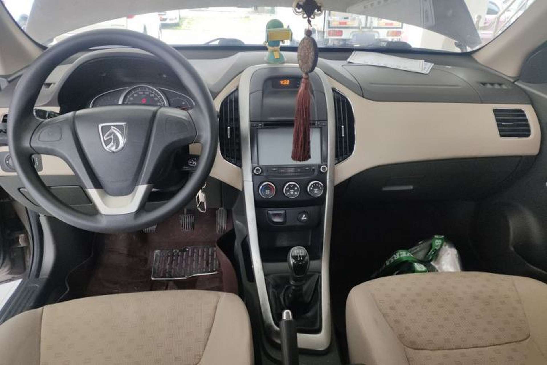 Used Baojun 630 2013 1.5L manual standard version Center Console