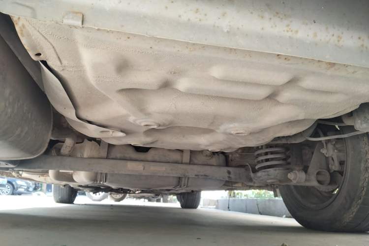 Used Baojun 630 2013 1.5L manual standard version Chassis Rear