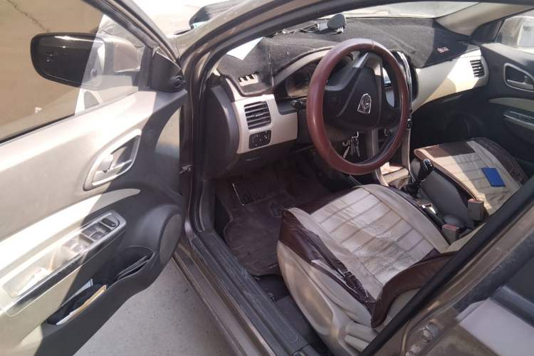 Used Baojun 630 2013 1.5L manual standard version Driver Seat