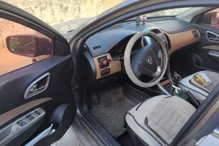Used Baojun 630 2013 1.5L manual Comfort trim Driver Seat